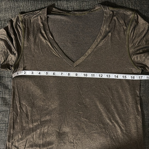 Lululemon, Metallic Women’s Tee, Size Medium/10 - Picture 5 of 5